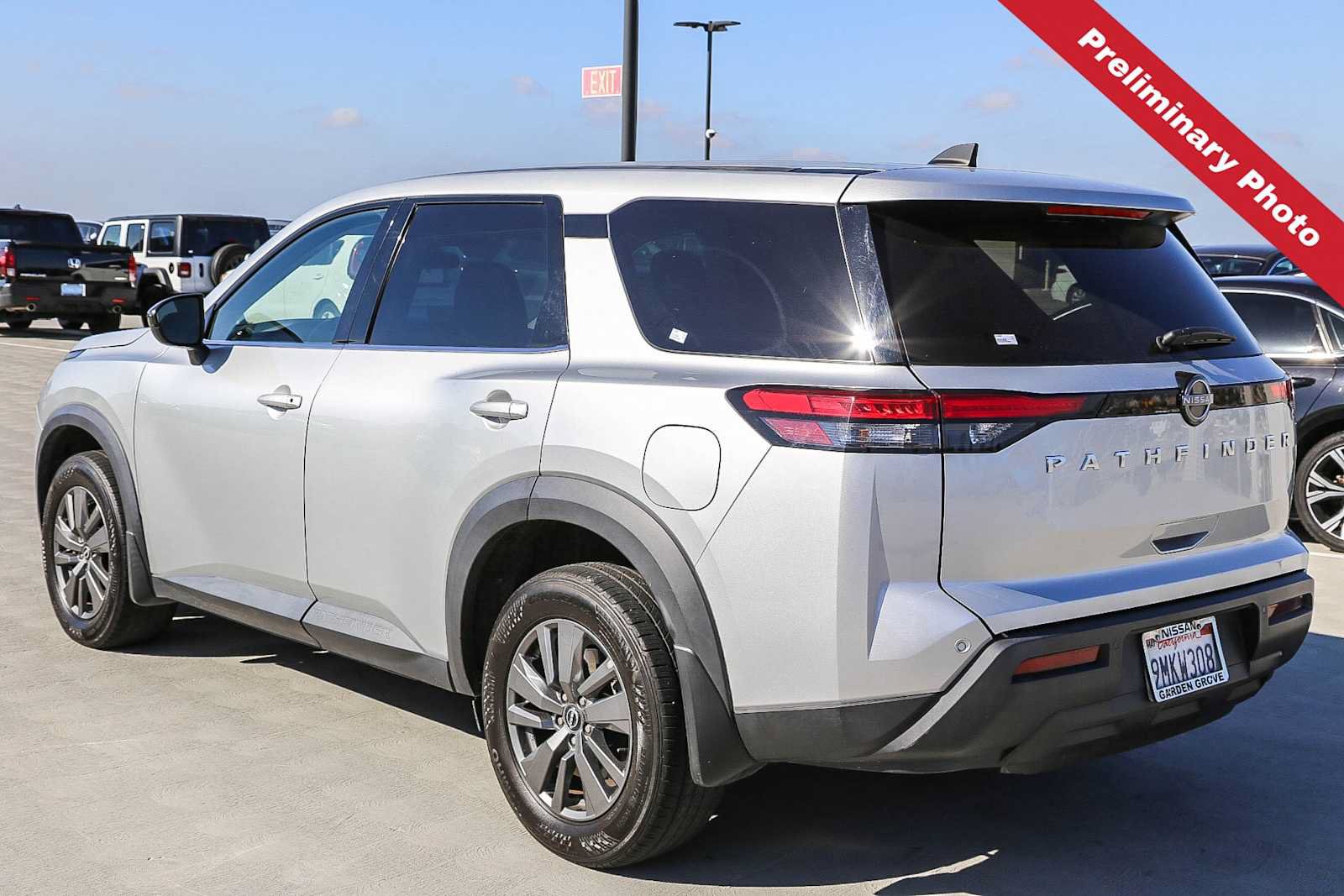 Used 2024 Nissan Pathfinder S FWD image 6