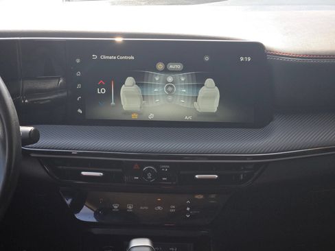 Certified 2025 Nissan Kicks SR FWD image 16