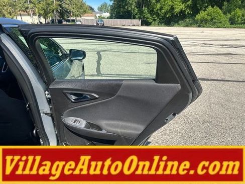 Used 2017 Chevrolet Malibu LT FWD image 34
