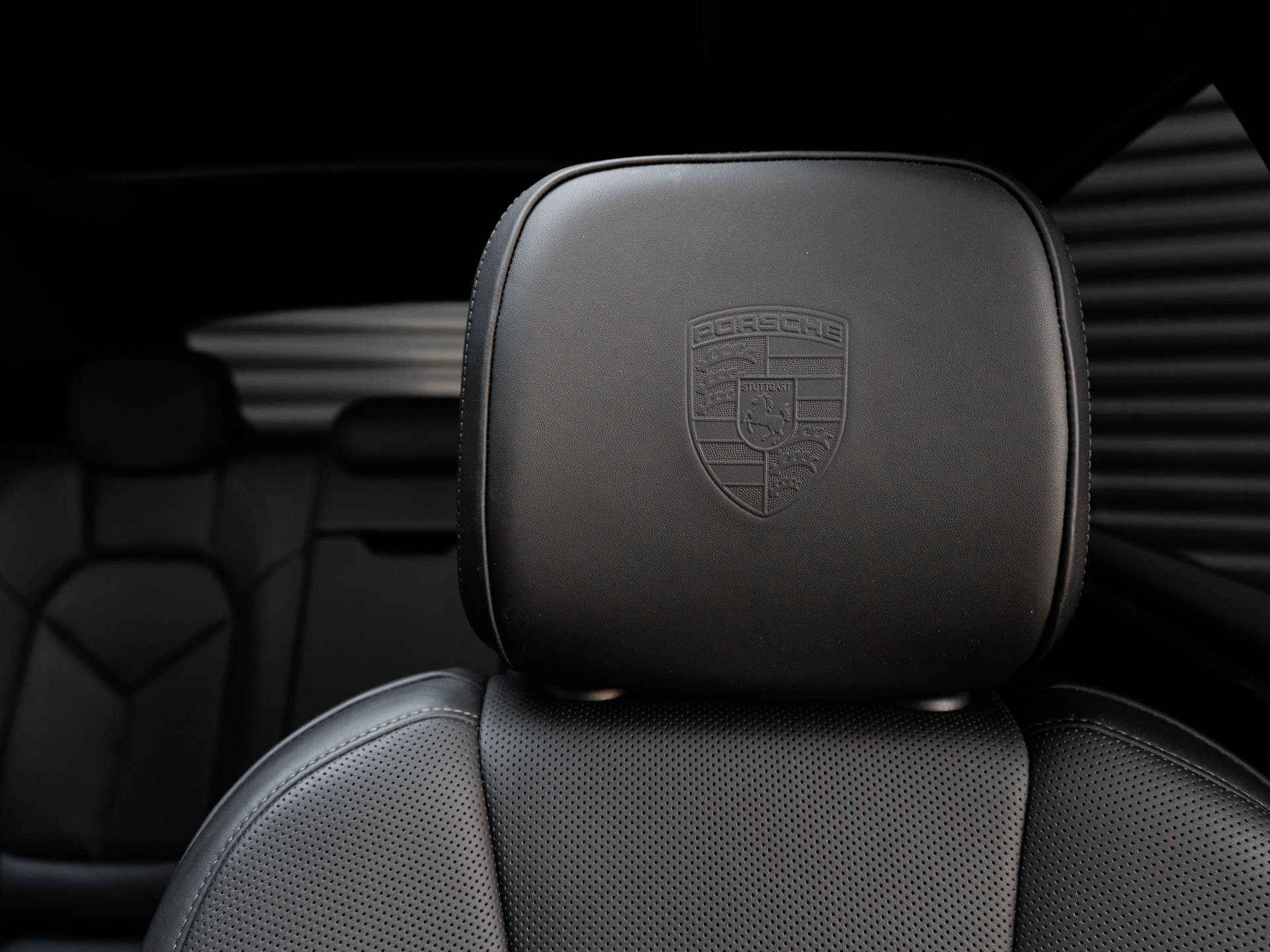 Certified 2026 Porsche Macan Turbo AWD/4WD image 15