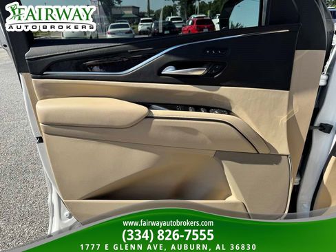 Used 2024 Cadillac Escalade Premium Luxury w/ Performance Package AWD/4WD image 31