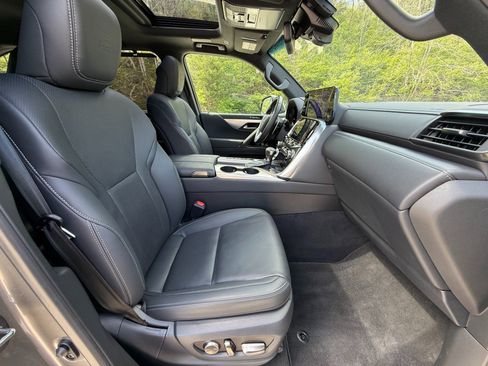 Used 2024 Lexus LX 600 F Sport image 18