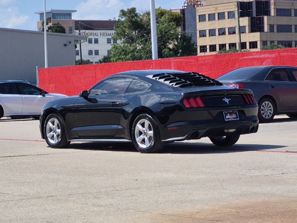 Used 2017 Ford Mustang Coupe RWD image 4