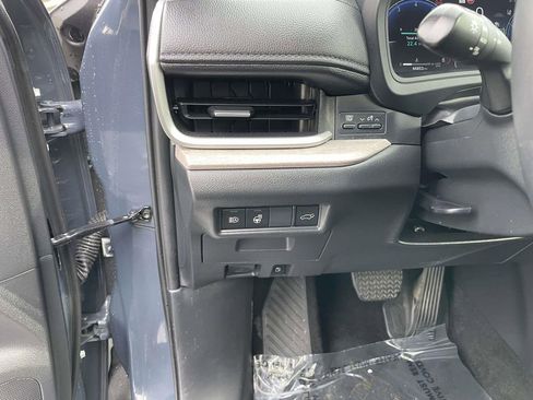 Used 2024 Toyota Grand Highlander Limited image 32