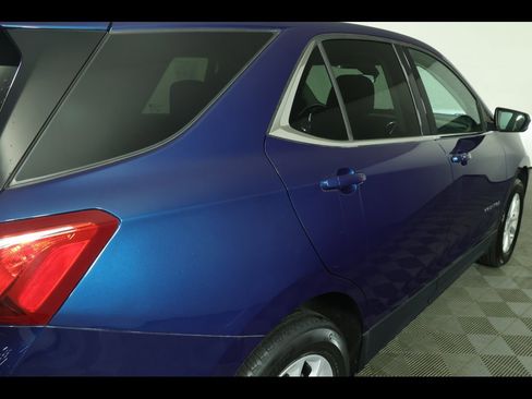 Used 2020 Chevrolet Equinox LT w/ Driver Convenience Package image 17