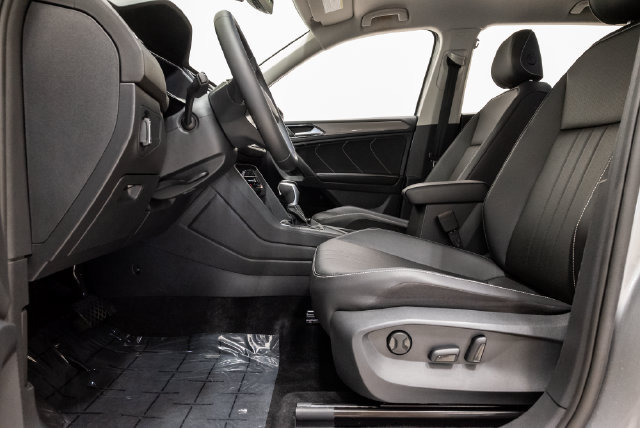 Used 2023 Volkswagen Tiguan SE FWD image 11