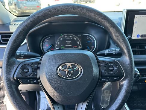 Used 2025 Toyota RAV4 LE AWD/4WD image 20