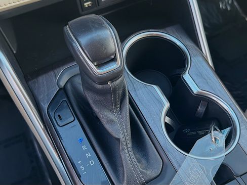 Used 2022 Toyota Highlander Limited image 16