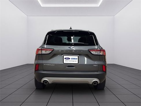 Used 2022 Ford Escape Titanium image 5