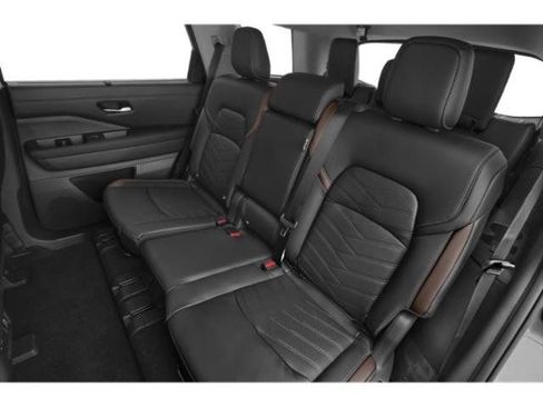 Used 2025 Nissan Pathfinder Platinum FWD image 16
