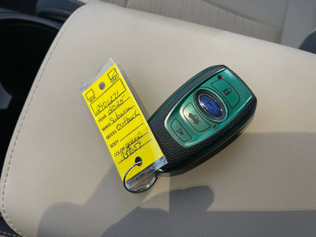 Used 2025 Subaru Outback Premium AWD/4WD image 4