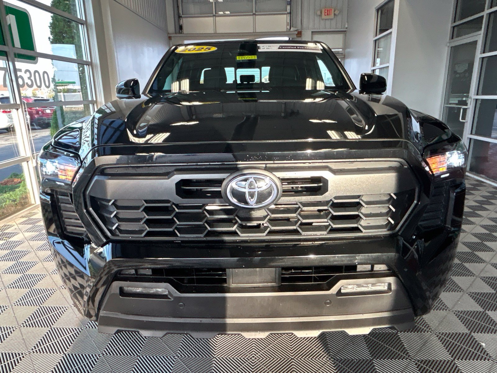 Used 2025 Toyota Tacoma TRD Off-Road w/ TRD Off Road Upgrade Package AWD/4WD image 2
