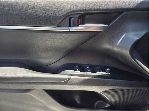 Used 2018 Toyota Camry SE w/ Moonroof Package FWD image 20