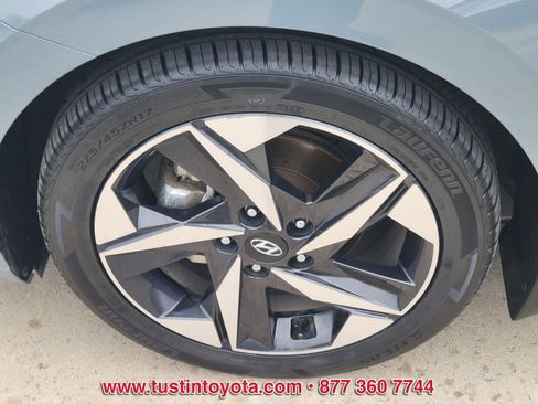Used 2022 Hyundai Elantra Limited image 9