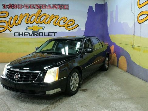 Used 2010 Cadillac DTS Premium image 2