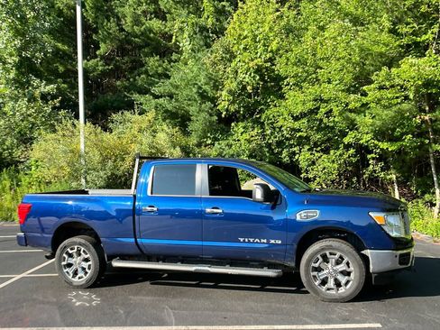Used 2018 Nissan Titan SV w/ SV Convenience Package AWD/4WD image 18
