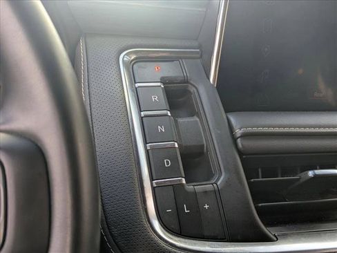 Used 2024 GMC Yukon SLT image 11