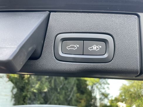 Used 2022 Volvo XC60 B5 R-Design image 26