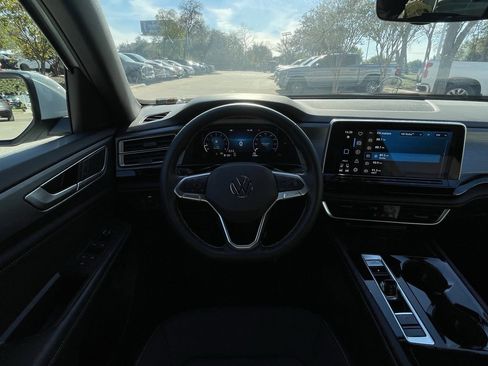 Used 2024 Volkswagen Atlas Cross Sport SE image 13