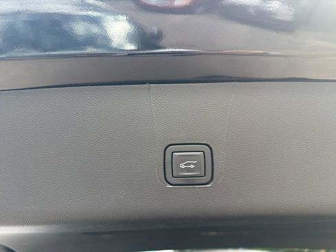 Used 2023 Chevrolet Traverse RS AWD/4WD image 13