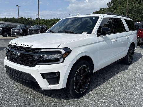 Used 2023 Ford Expedition Max Limited RWD image 3