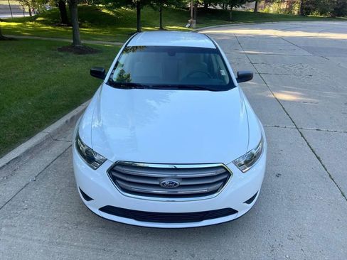 Used 2018 Ford Taurus SE image 13