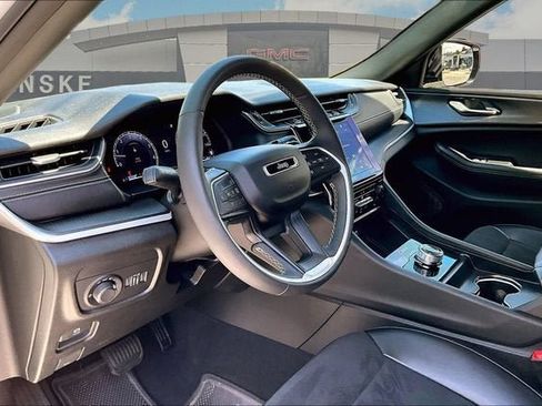 Used 2024 Jeep Grand Cherokee Altitude AWD/4WD image 13