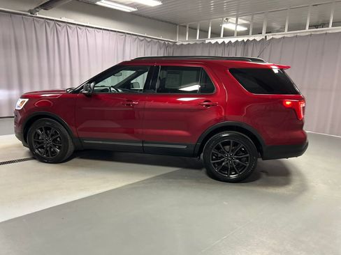Used 2019 Ford Explorer XLT w/ Equipment Group 202A image 4