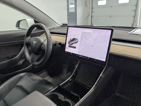 Used 2020 Tesla Model 3 Standard Range Plus RWD image 40