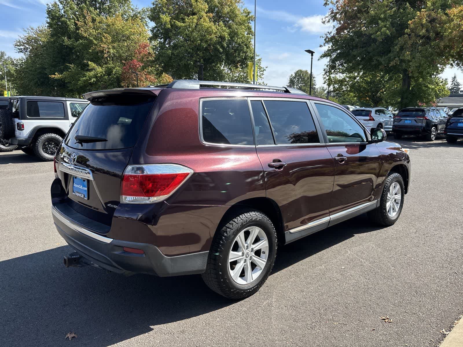 Used 2012 Toyota Highlander SE w/ Tow Pkg AWD/4WD image 4