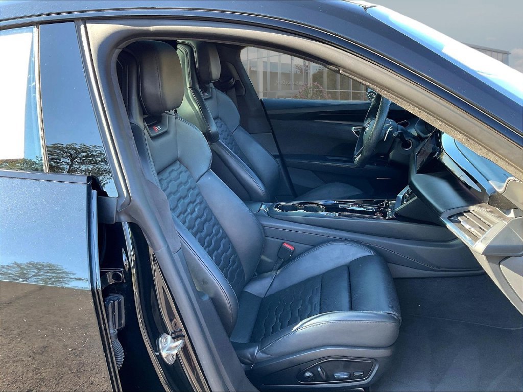 Used 2024 Audi RS e-tron GT w/ Carbon Performance Package AWD/4WD image 30