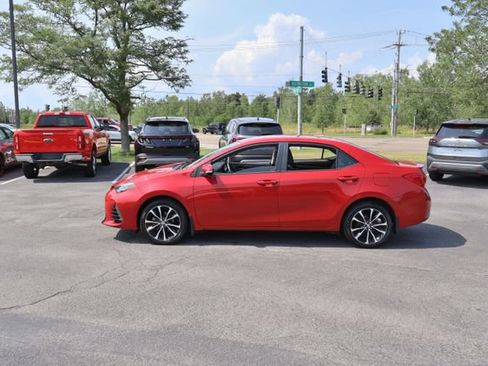Used 2018 Toyota Corolla SE FWD image 4