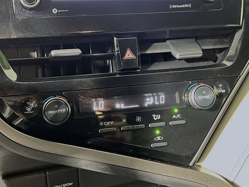 Used 2022 Toyota Camry SE image 26