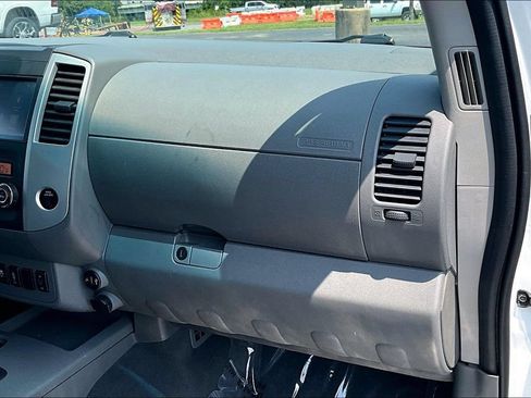 Used 2020 Nissan Frontier SV RWD image 29