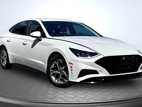 Used 2023 Hyundai Sonata SEL FWD image 2