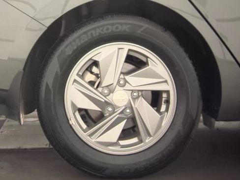 Used 2026 Hyundai Elantra SE FWD image 12