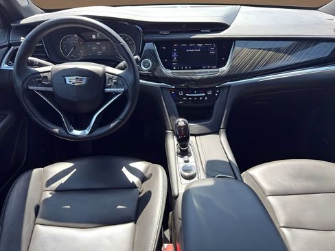 Certified 2025 Cadillac XT6 Premium Luxury FWD image 23