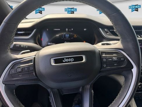 Used 2023 Jeep Grand Cherokee Altitude AWD/4WD image 19