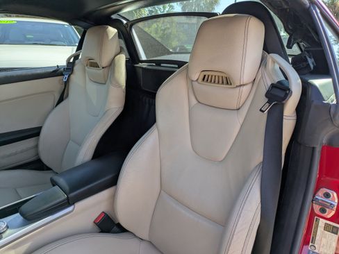 Used 2013 Mercedes-Benz SLK 250 image 16