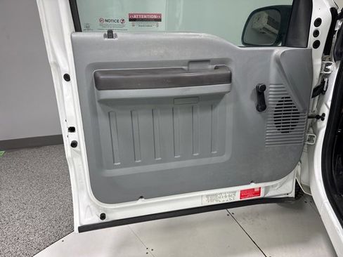 Used 2015 Ford F250 XL image 3