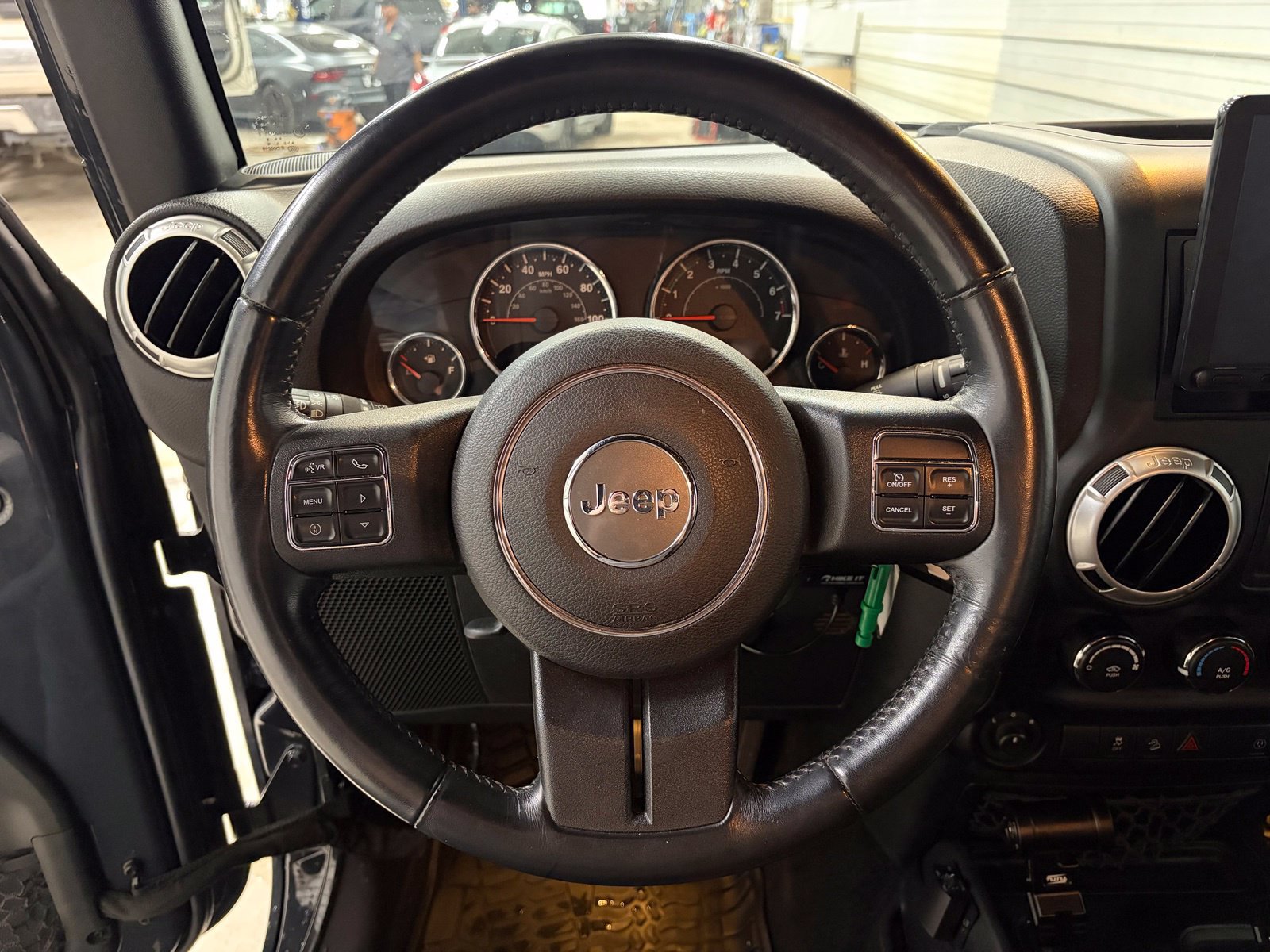 Used 2016 Jeep Wrangler Rubicon w/ Power Convenience Group AWD/4WD image 13
