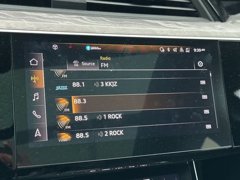 Used 2023 Audi e-tron Premium w/ Convenience Plus Package image 15