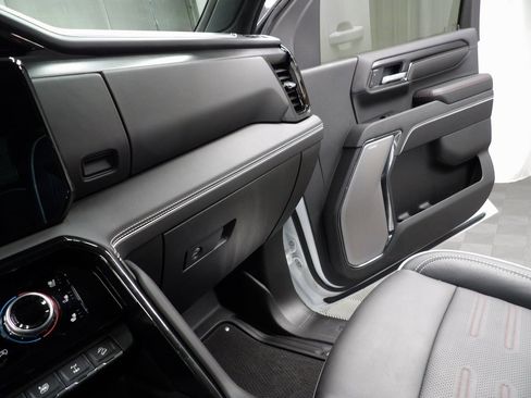 Used 2025 GMC Sierra 2500 AT4X image 11