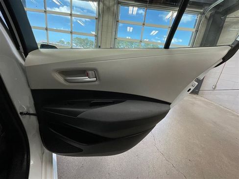 Used 2021 Toyota Corolla LE FWD image 25