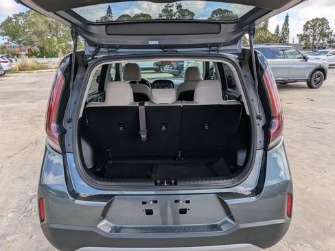 Certified 2025 Kia Soul LX w/ LX Technology Package FWD image 12