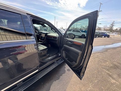 Used 2025 GMC Yukon Denali w/ Sun & Power Step Package AWD/4WD image 31