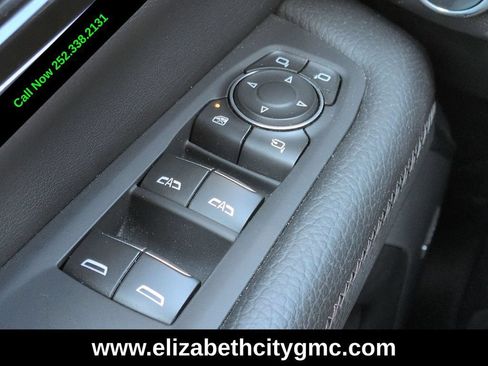 Used 2025 GMC Yukon Denali AWD/4WD image 25