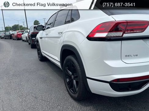 Used 2023 Volkswagen Atlas Cross Sport SEL R-Line AWD/4WD image 8