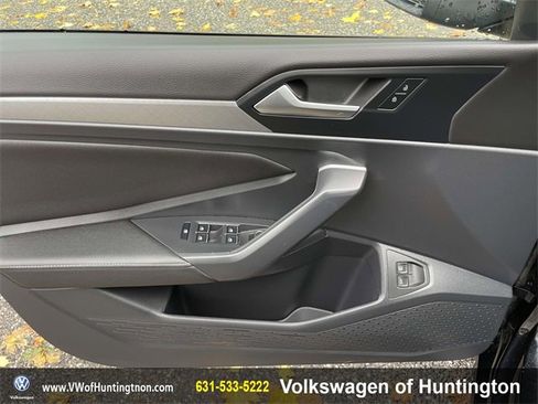 Certified 2022 Volkswagen Jetta SE image 14