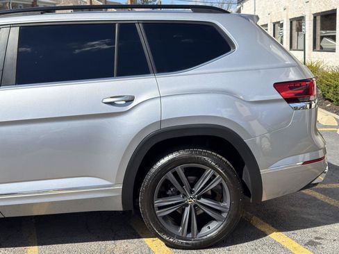 Used 2021 Volkswagen Atlas SE w/ Panoramic Sunroof Package image 3